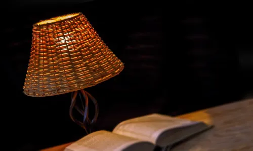 Abajur Nedir ve Nerelerde Kullanılır?